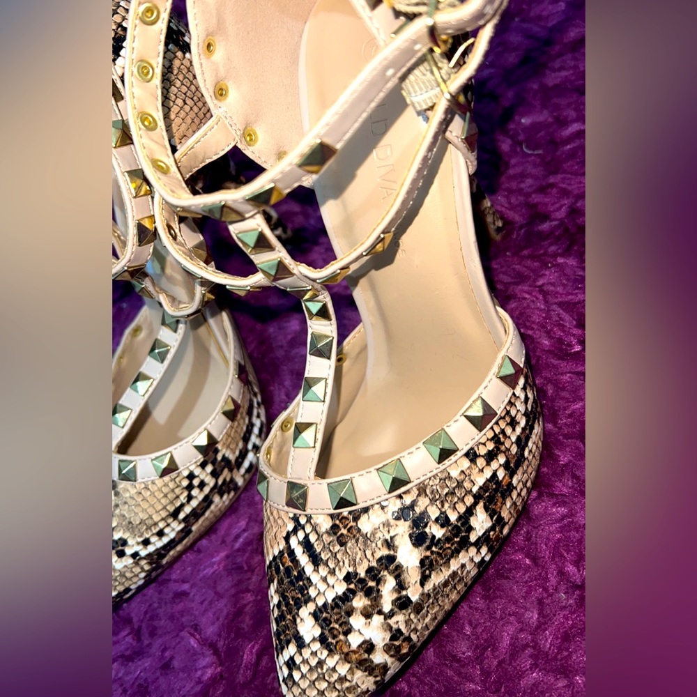 Nude/brown heels size 7